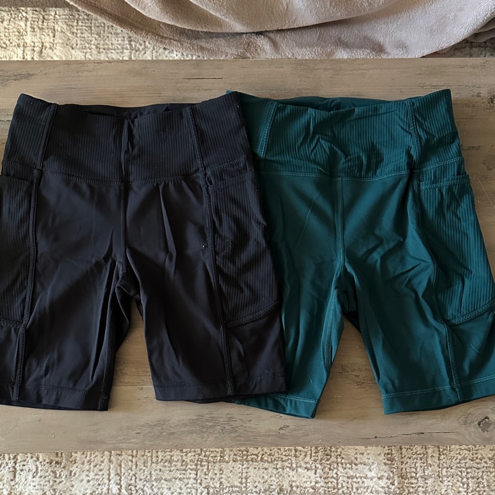 Mondetta Women's Black and Emerald Bike Shorts
